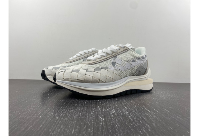 sacai xNike Waffle Woven Green Gusto  DR5209-100