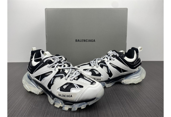 Ba*len*cia*ga track trainer