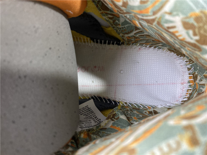 Jordan 5 Retro What The CZ5725-700