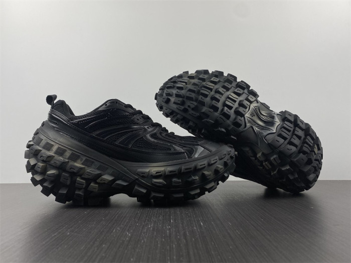 Ba*len*cia*ga defender black 20220901