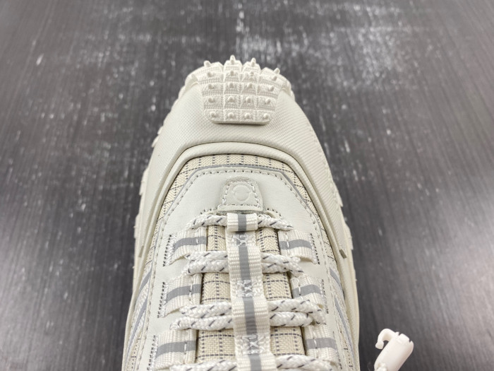 Moncler Trailgrip Gore-Tex Off-White