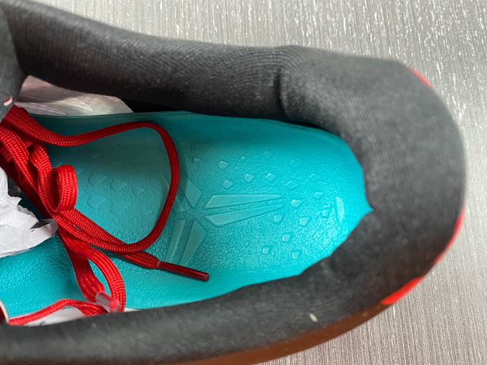 NNIKE Kobe 8 System "Milk Snake" 555035-601