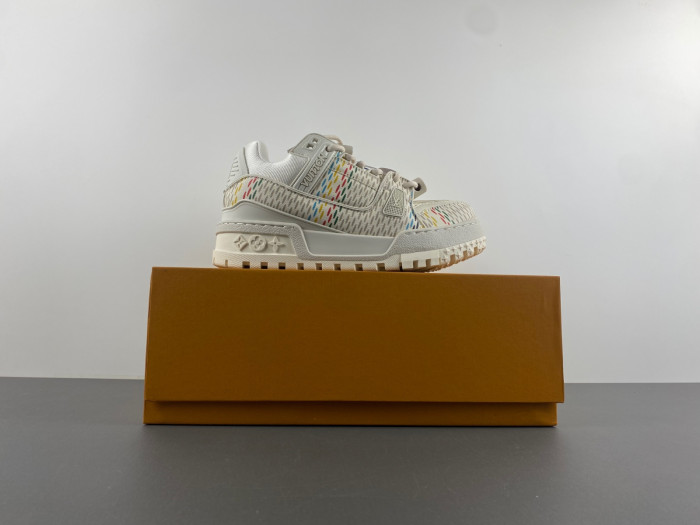 l**is V*t*n lv trainer