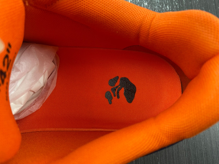 OFF-WHITE OUT OF OFFICE OW000002