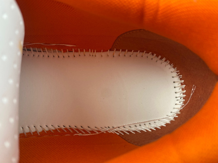 OFF-WHITE OUT OF OFFICE OW000002