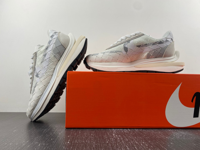 sacai xNike Waffle Woven Green Gusto  DR5209-100