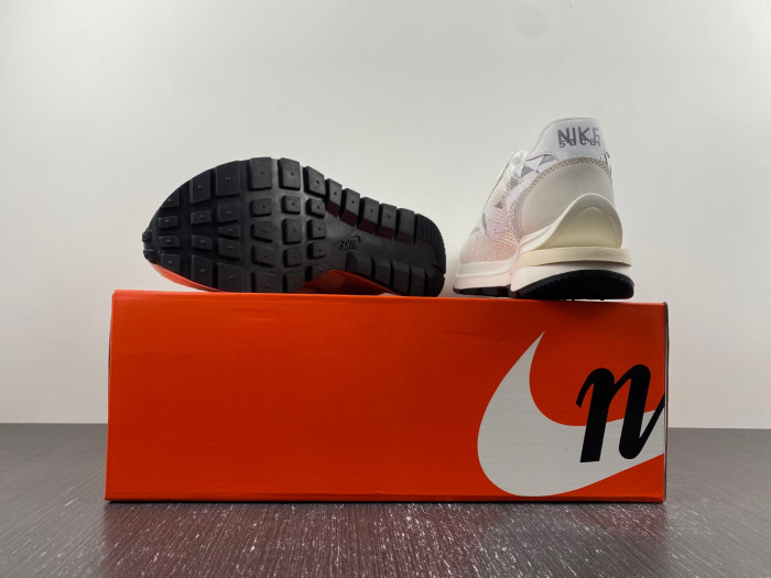 sacai xNike Waffle Woven Green Gusto  DR5209-100