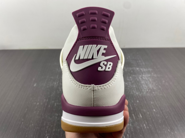 NIKE SB X AIR JORDAN 4  “Sapphire” DR5415-102