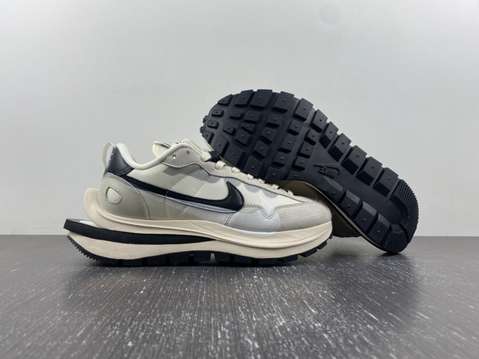 NIKE Sacai x VaporWaffle “Tour Yellow ” DD1875-101