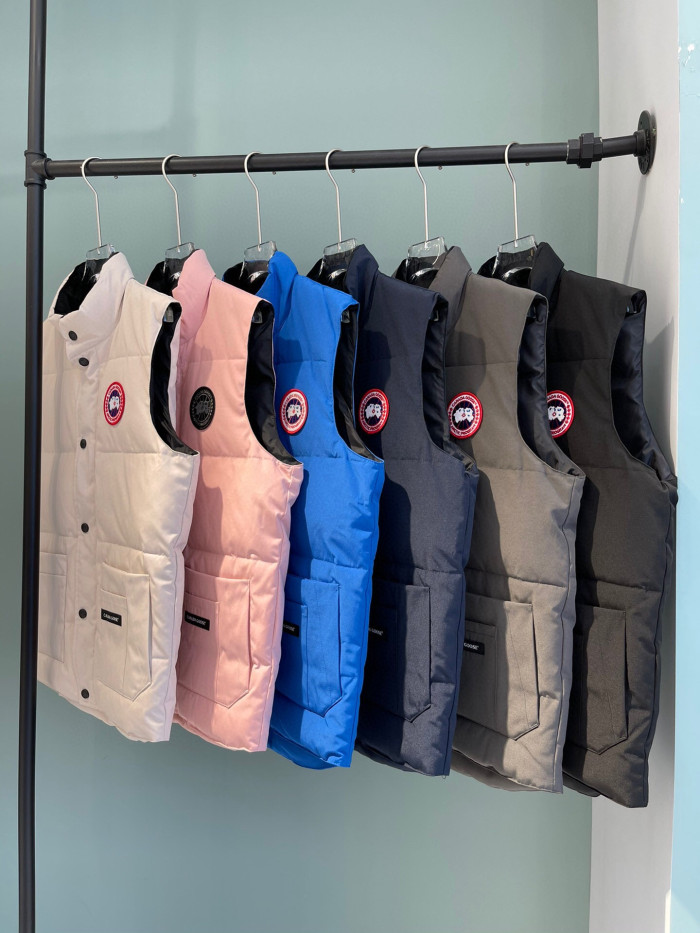 Can*a Go*e down waistcoat