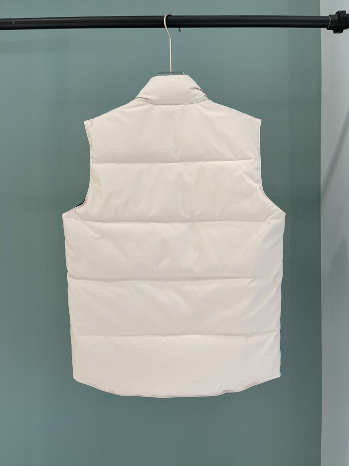Can*a Go*e down waistcoat