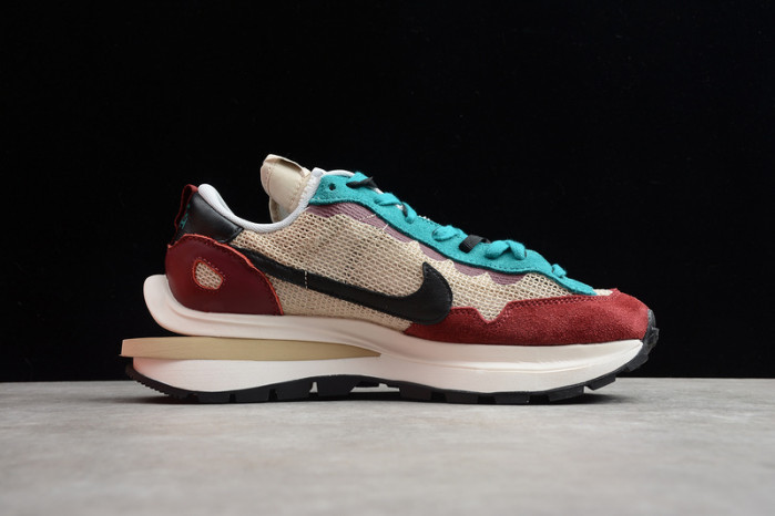 Nike Vaporwaffle sacai Villain Red Neptune Green DD3035-200
