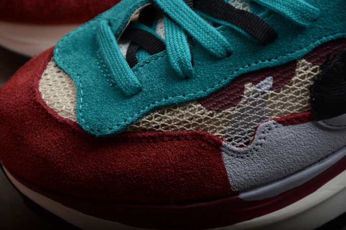 Nike Vaporwaffle sacai Villain Red Neptune Green DD3035-200