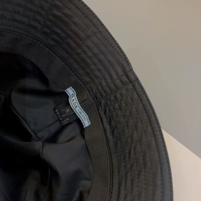 Pra*a  re-nylon hat