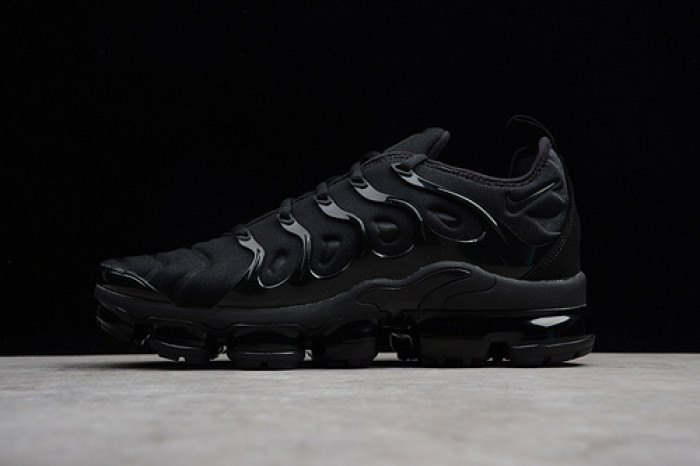 NIKE AIR VAPORMAX PLUS TRIPLE BLACK 924453-004