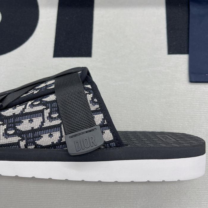 D*or alpha oblique black slide