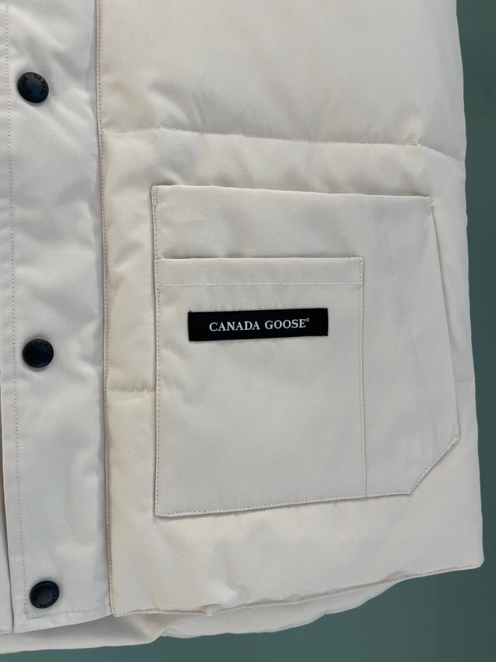 Can*a Go*e down waistcoat