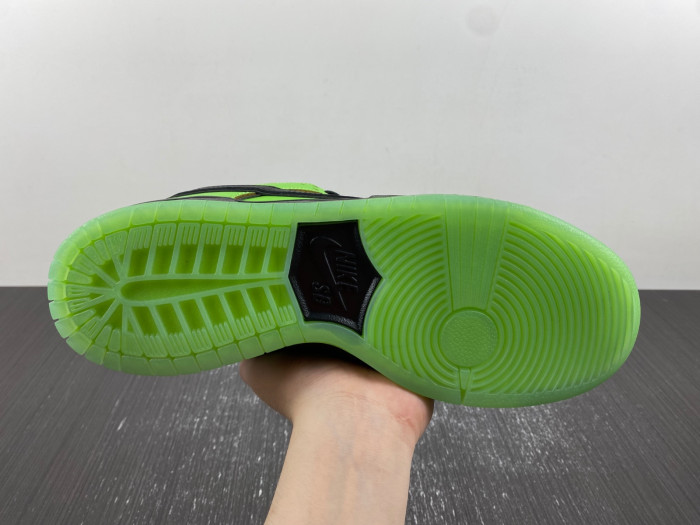 The Powerpuff Girls x Nike SB Dunk Low FZ8319-300