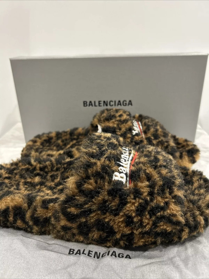Ba*len*cia*ga furry slide sandal