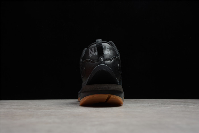 NIKE VAPORWAFFLE SACAI BLACK GUM DD1875-001